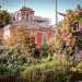 Il suo fiabesco torrino che svetta nel rigoglioso giardino, il raffinato quanto eclettico prospetto e i preziosi decori la rendono la pi suggestiva dimora storica di Santo Spirito e una tra le pi eleganti di tutto il territorio barese.  il primato di Villa Serafina, ottocentesco gioiello architettonico che sorge nel quartiere marinaro di Bari